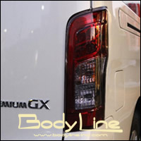 NV350 キャラバン 2/3型専用 テールランプカバー(ライトスモーク)