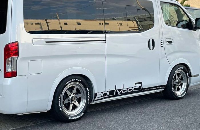 NV350 キャラバン専用 BodyLine 薄型オーバーフェンダー(車検対応) を
