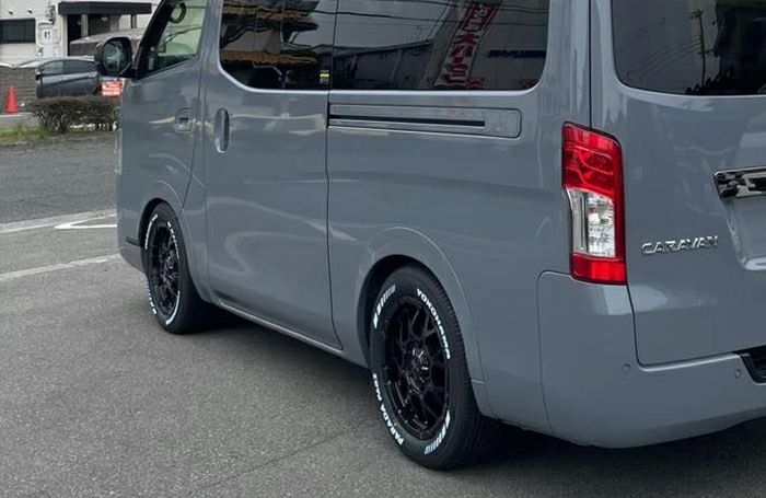 NV350 キャラバン専用 BodyLine 薄型オーバーフェンダー(車検対応) を