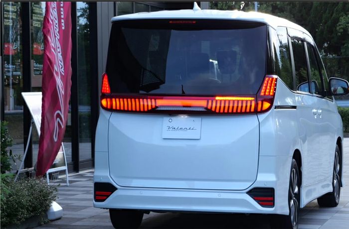 ヴォクシー90系専用 ヴァレンティ LEDテールランプ ULTRA を販売中