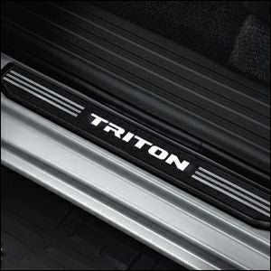 トライトン専用 イルミネーション付スカッフプレート (純正